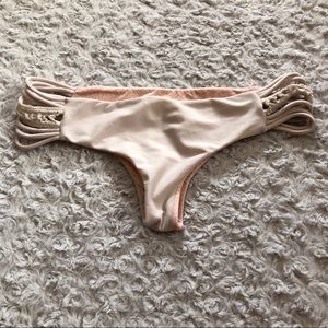 Acacia Pikake bottom